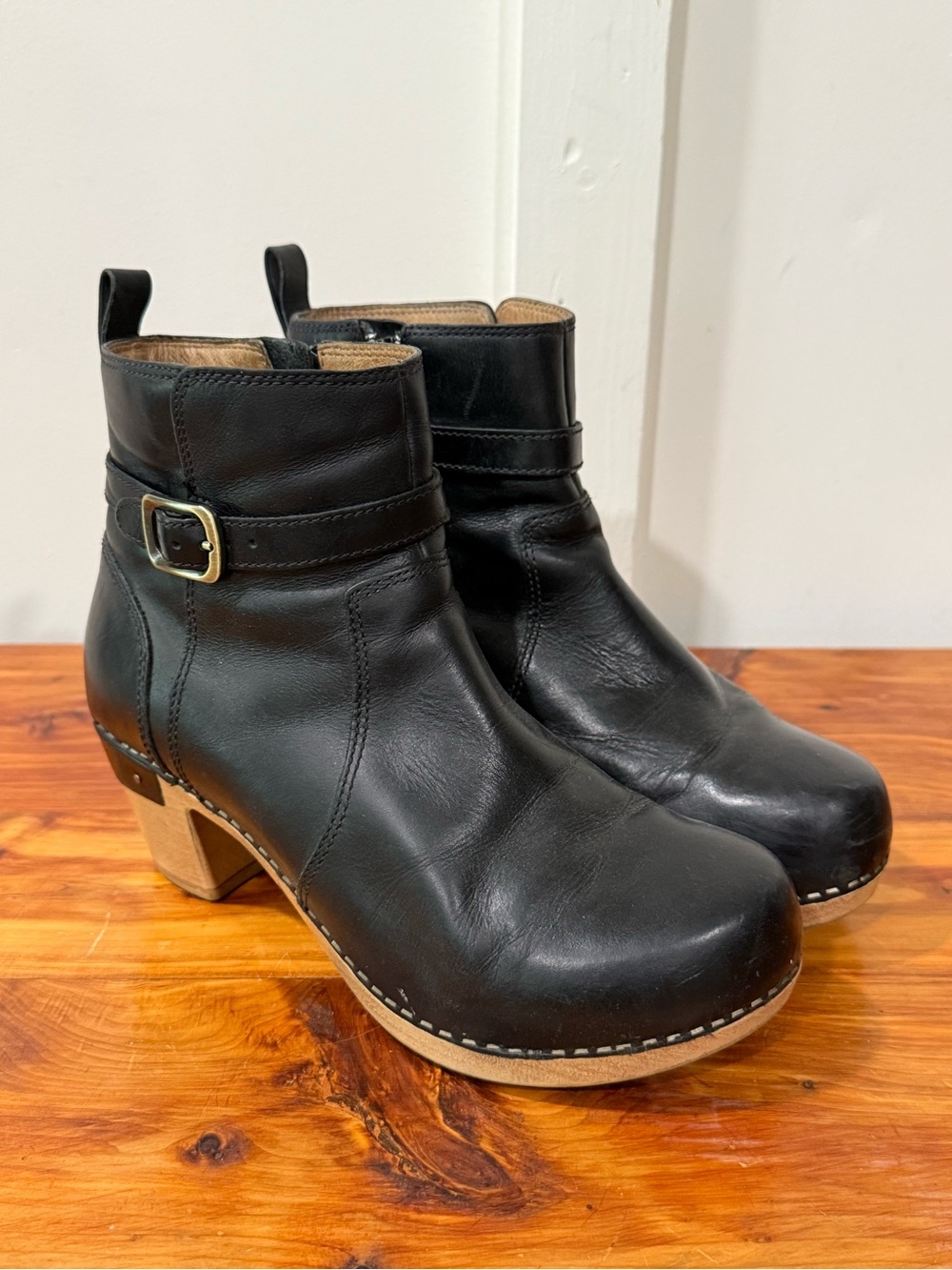 Dansko Anya Black Leather Ankle Boots 37
